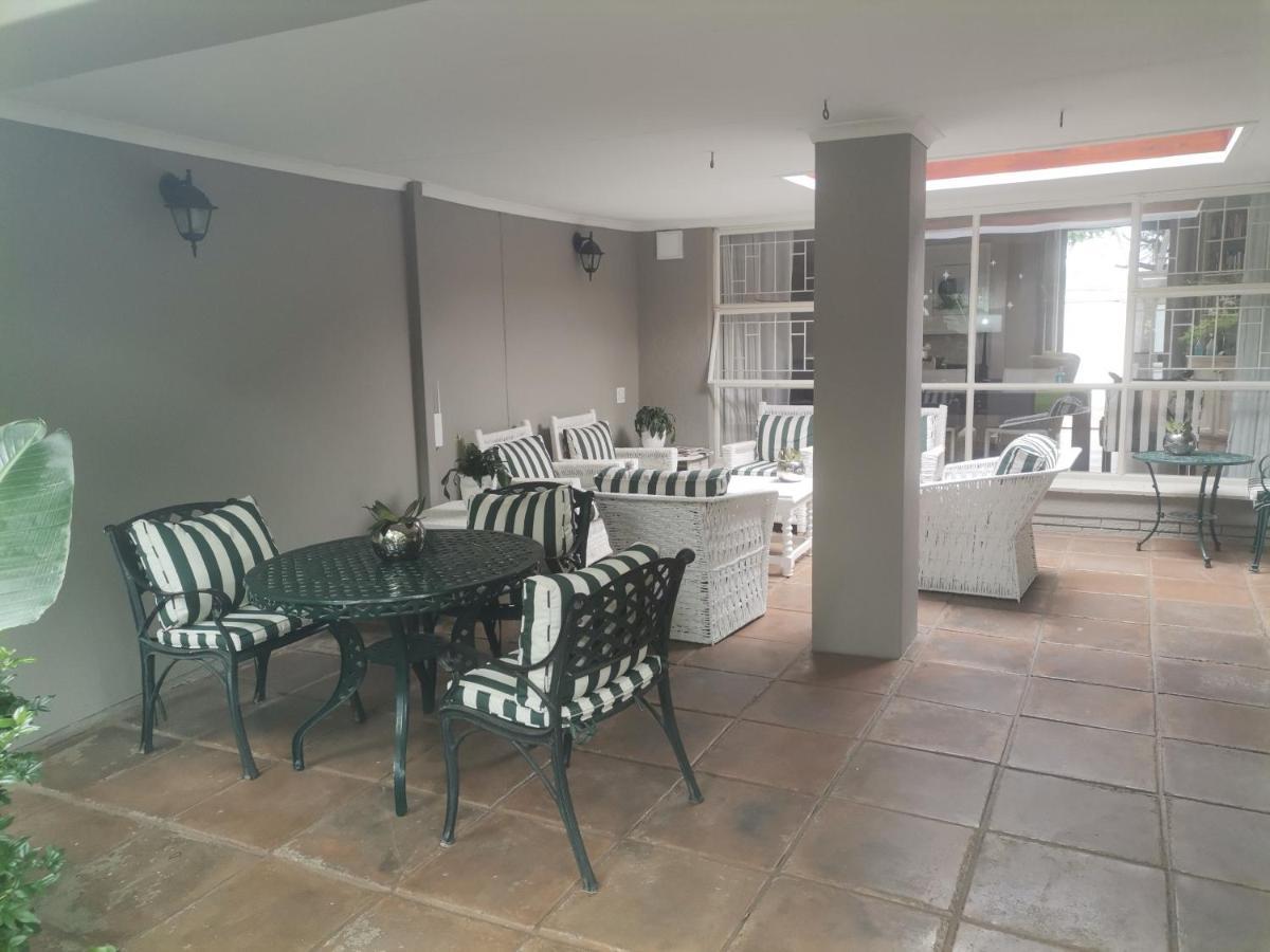 Rosebank Lodge Guesthouse By Claires Γιοχάνεσμπουργκ Εξωτερικό φωτογραφία