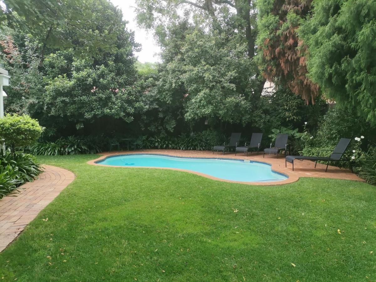 Rosebank Lodge Guesthouse By Claires Γιοχάνεσμπουργκ Εξωτερικό φωτογραφία