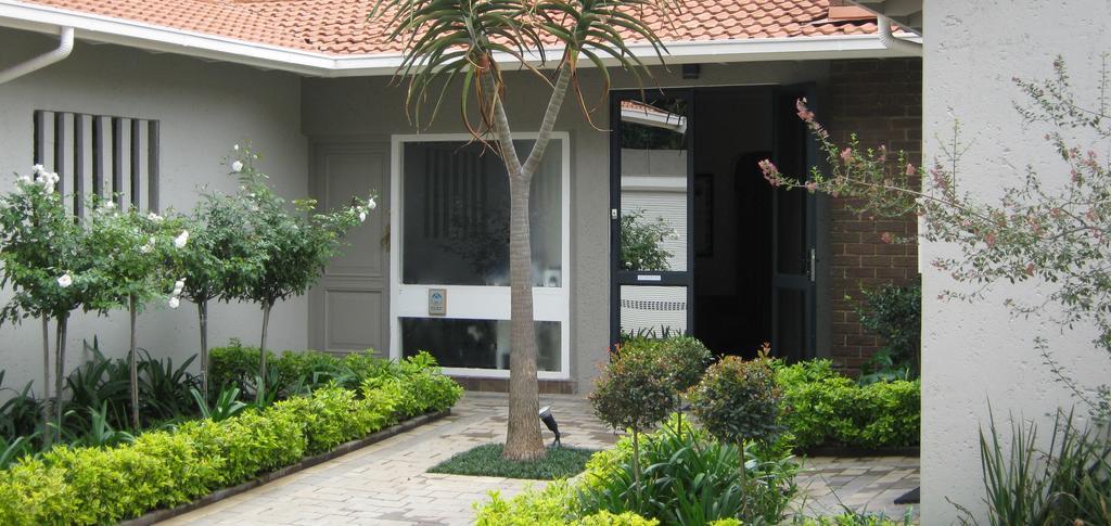 Rosebank Lodge Guesthouse By Claires Γιοχάνεσμπουργκ Εξωτερικό φωτογραφία