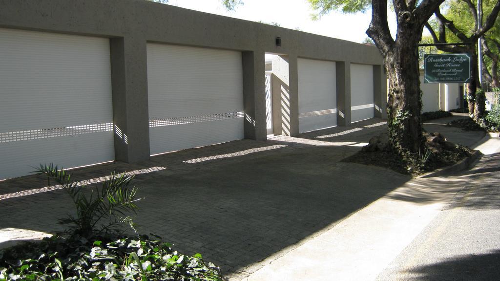 Rosebank Lodge Guesthouse By Claires Γιοχάνεσμπουργκ Εξωτερικό φωτογραφία
