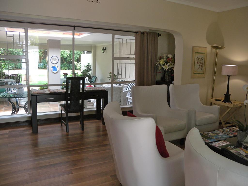 Rosebank Lodge Guesthouse By Claires Γιοχάνεσμπουργκ Εξωτερικό φωτογραφία