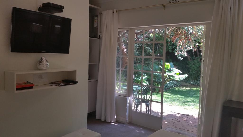 Rosebank Lodge Guesthouse By Claires Γιοχάνεσμπουργκ Εξωτερικό φωτογραφία