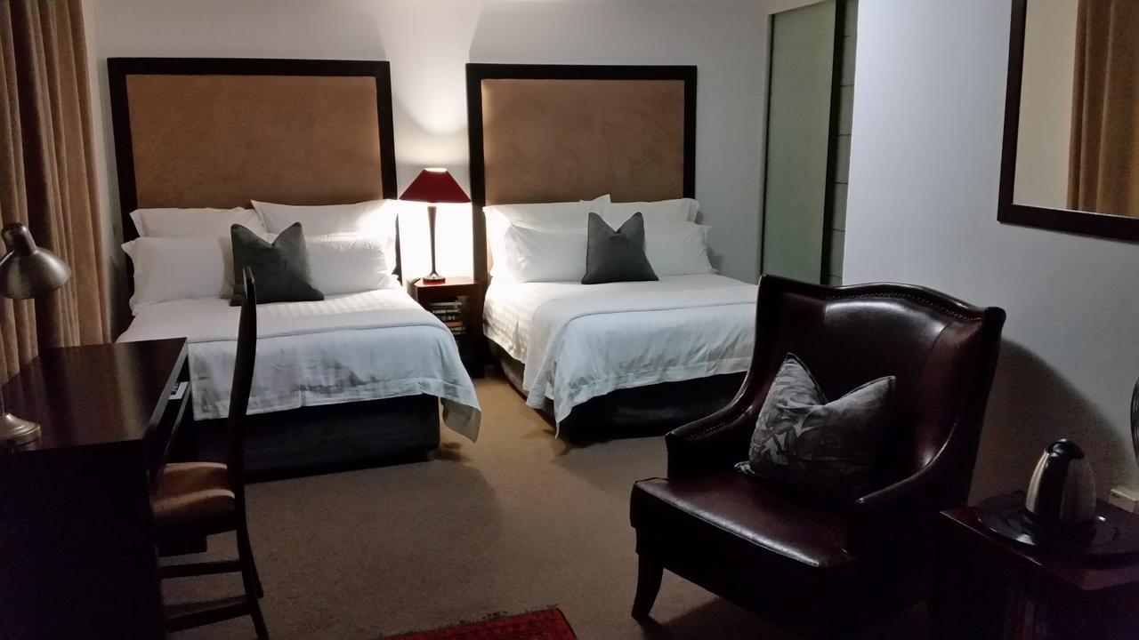 Rosebank Lodge Guesthouse By Claires Γιοχάνεσμπουργκ Εξωτερικό φωτογραφία